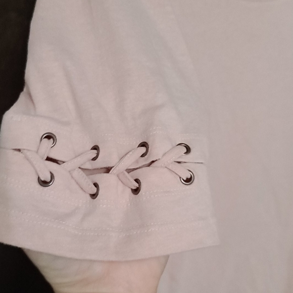 Cute tee - Picture 2 of 3